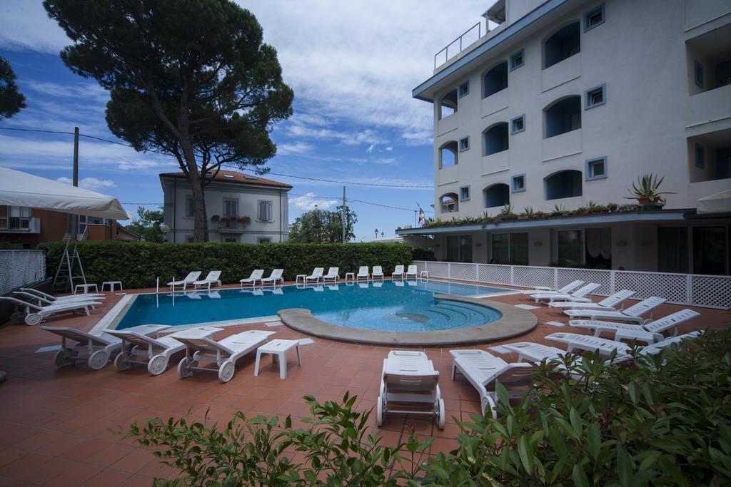 Hotel Ricchi Rimini Eksteriør bilde