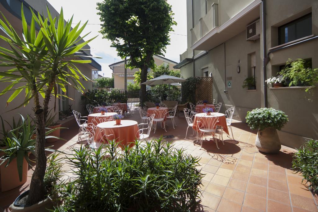 Hotel Ricchi Rimini Eksteriør bilde